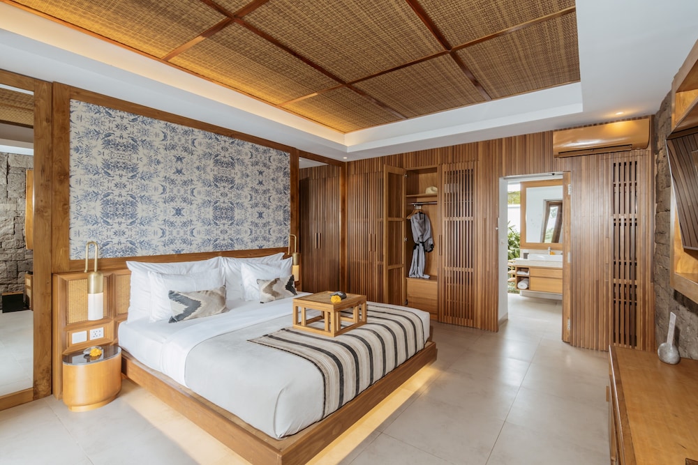 Grand 2 Bedroom Private Pool Villa with Ricefield View