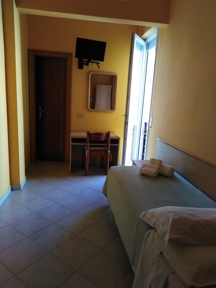 Single Room photo 1