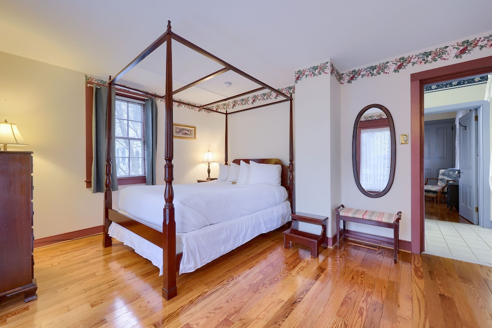 Suite, 1 Queen Bed photo 1