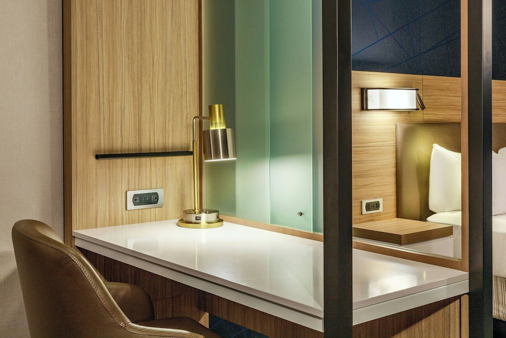 Suite, 1 King Bed with Sofa bed - Photo 4