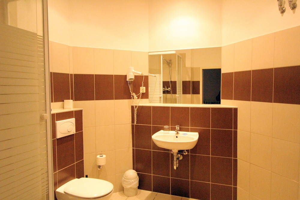 Single Room, Private Bathroom photo 1