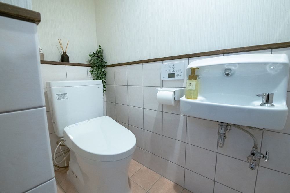 Basic Twin Room - Photo 17