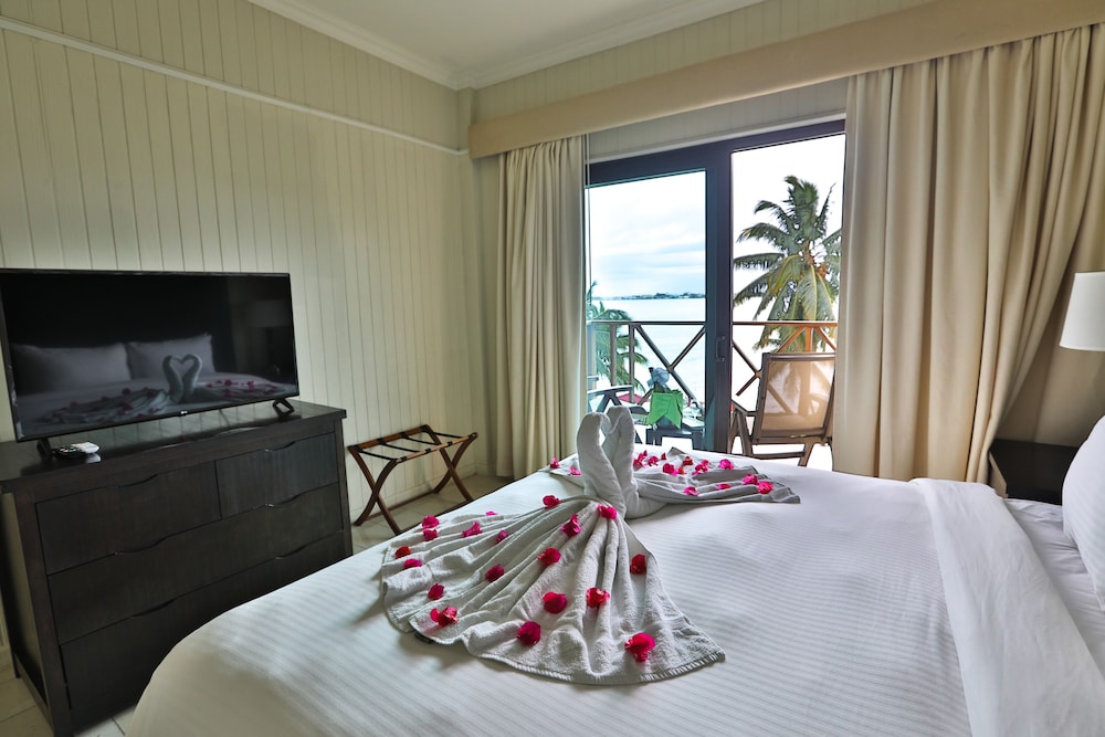 Junior Suite, 1 King Bed with Sofa bed, Beach View photo 1