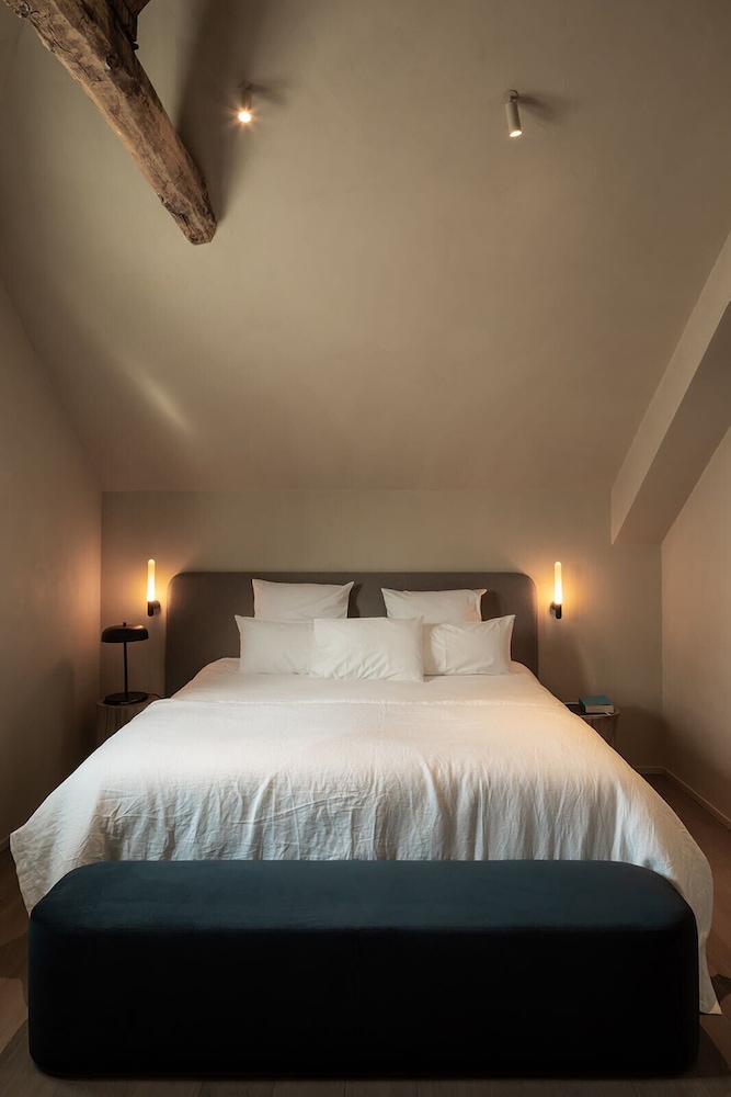 Standard Double Room, 1 King Bed photo 3