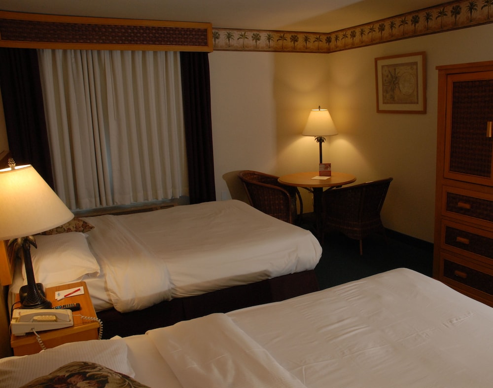 Standard Room, 2 Queen Beds - Photo 4