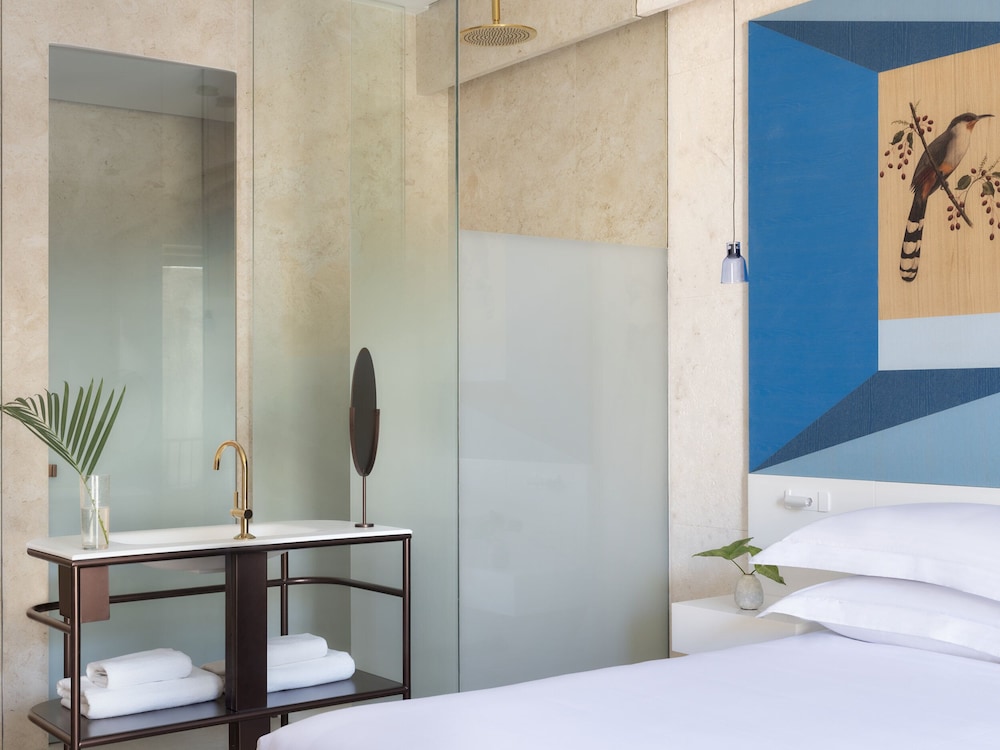 Room, 1 King Bed (Essential) - Photo 3