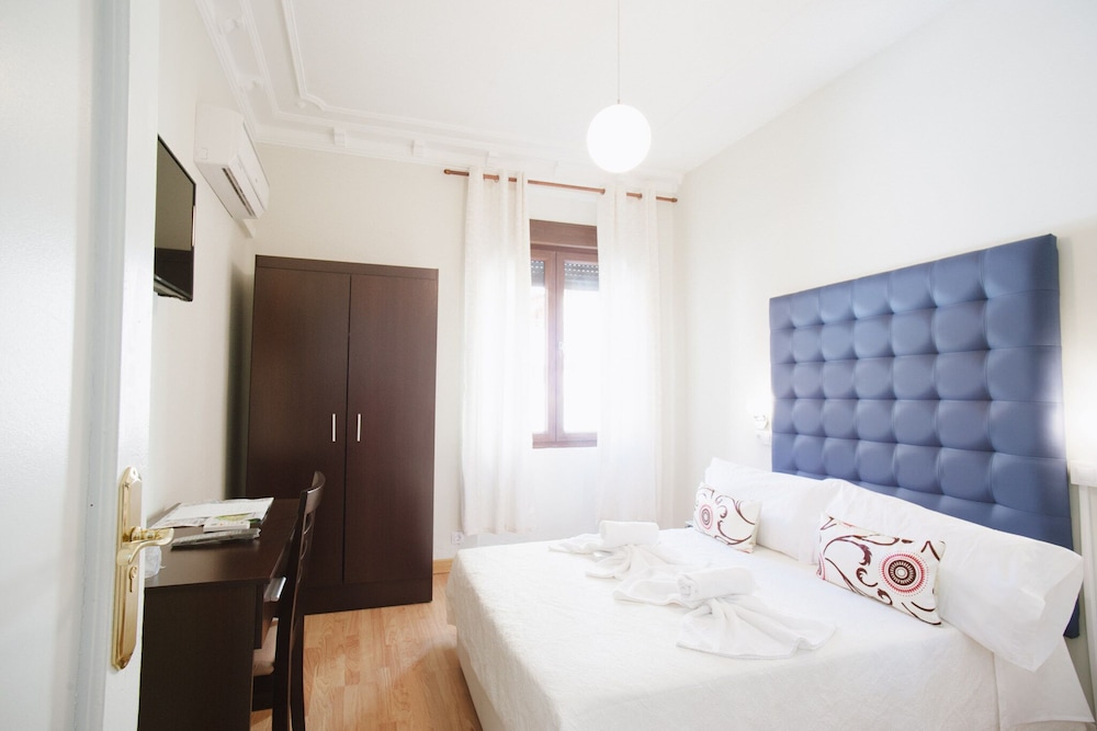 Habitación Doble, Baño Compartido (6 - estilo)