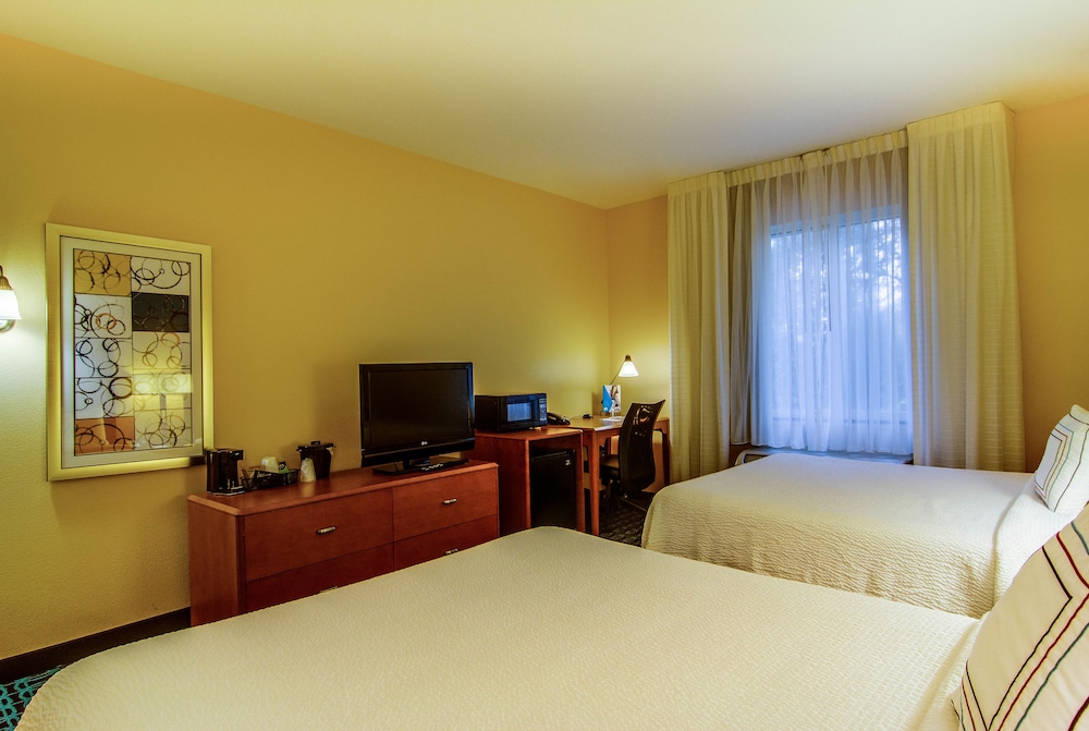 Room, 2 Queen Beds - Photo 4