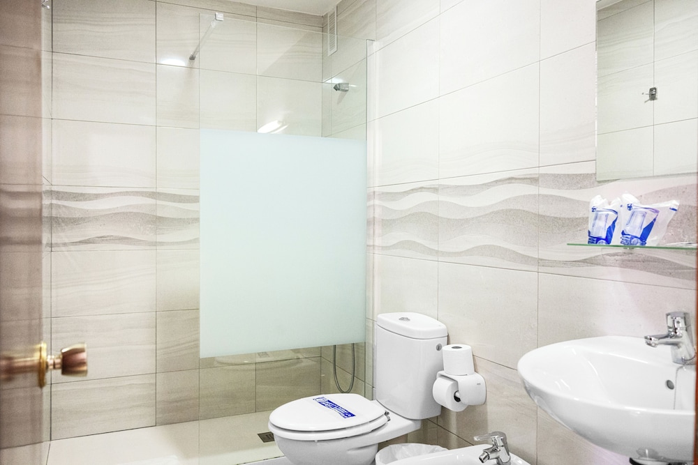 Double Room - Photo 10