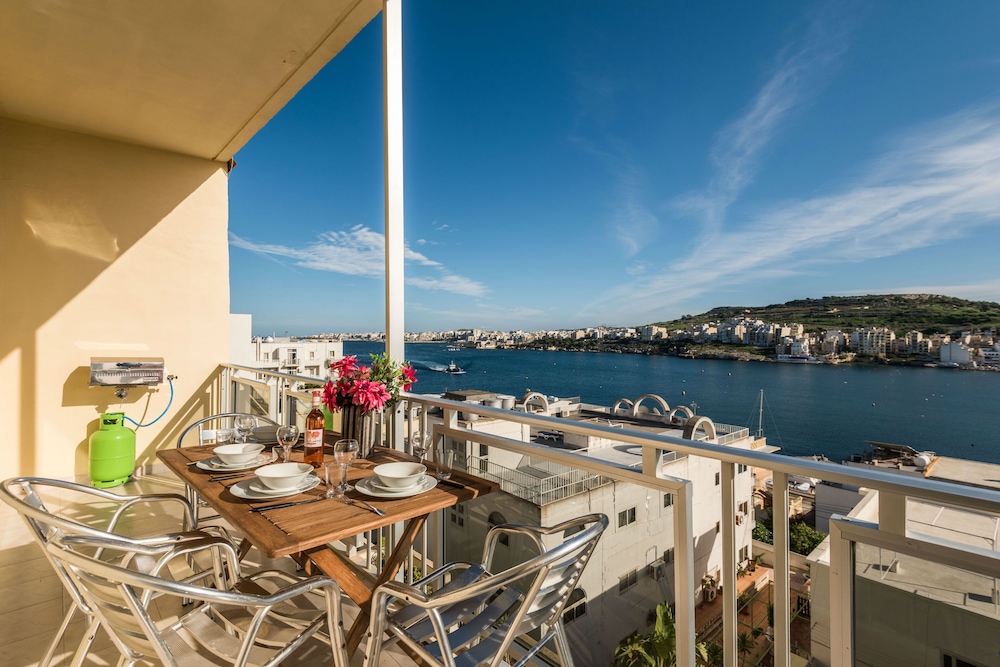 Apartment, 2 Bedrooms, Terrace, City View