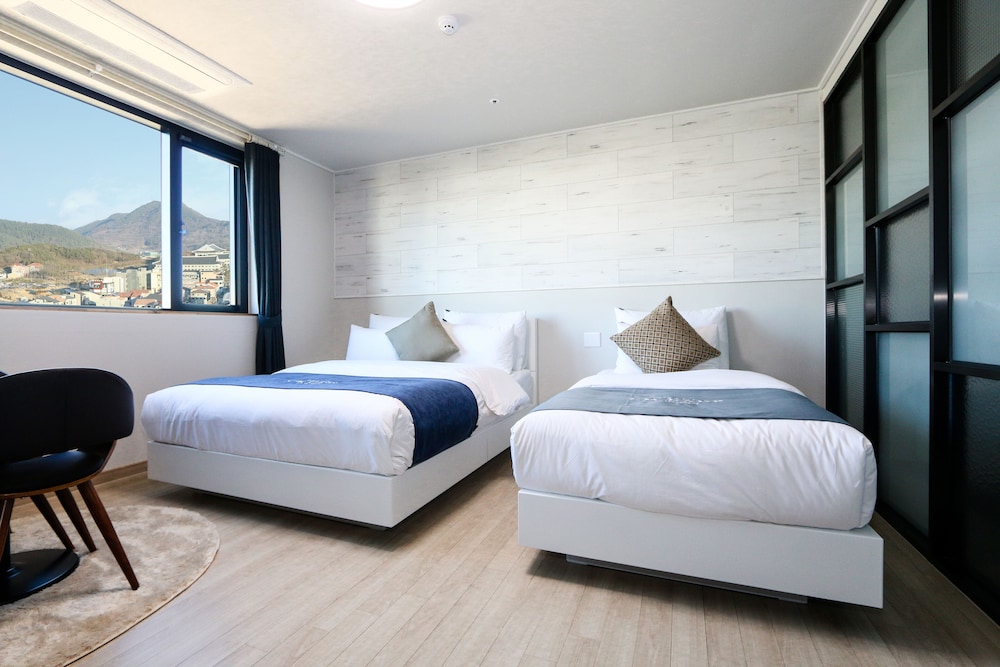 [First Served Deal] Superior Family Twin Room - Photo 2