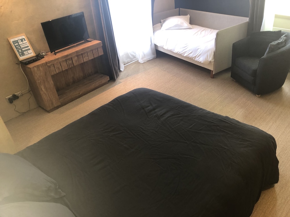 Double Room, Non Smoking (Noire) photo 1