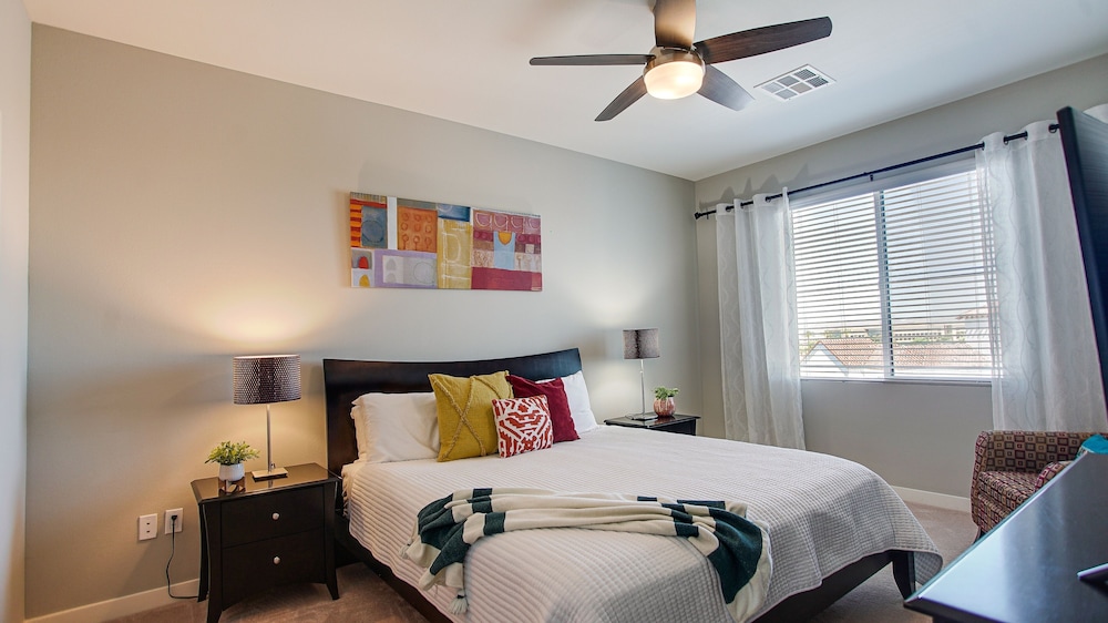Condo, 3 Bedrooms