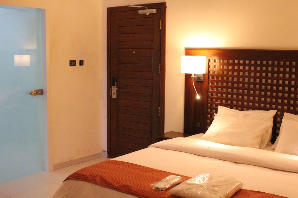 Standard Room, 1 Queen Bed, Non Smoking, Sea View