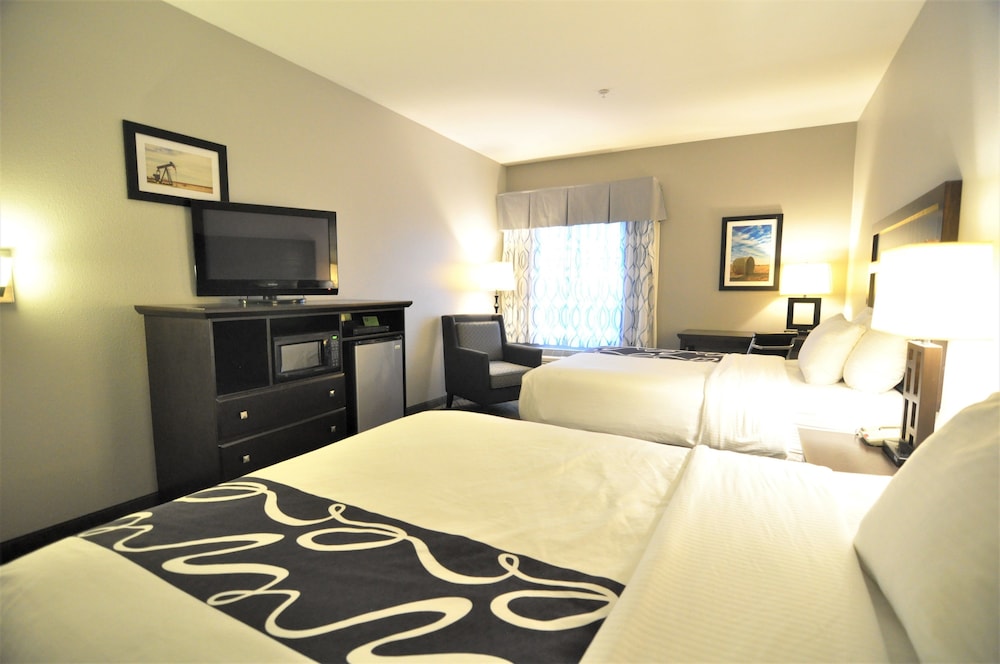 Room, 2 Queen Beds, Non Smoking - Photo 1