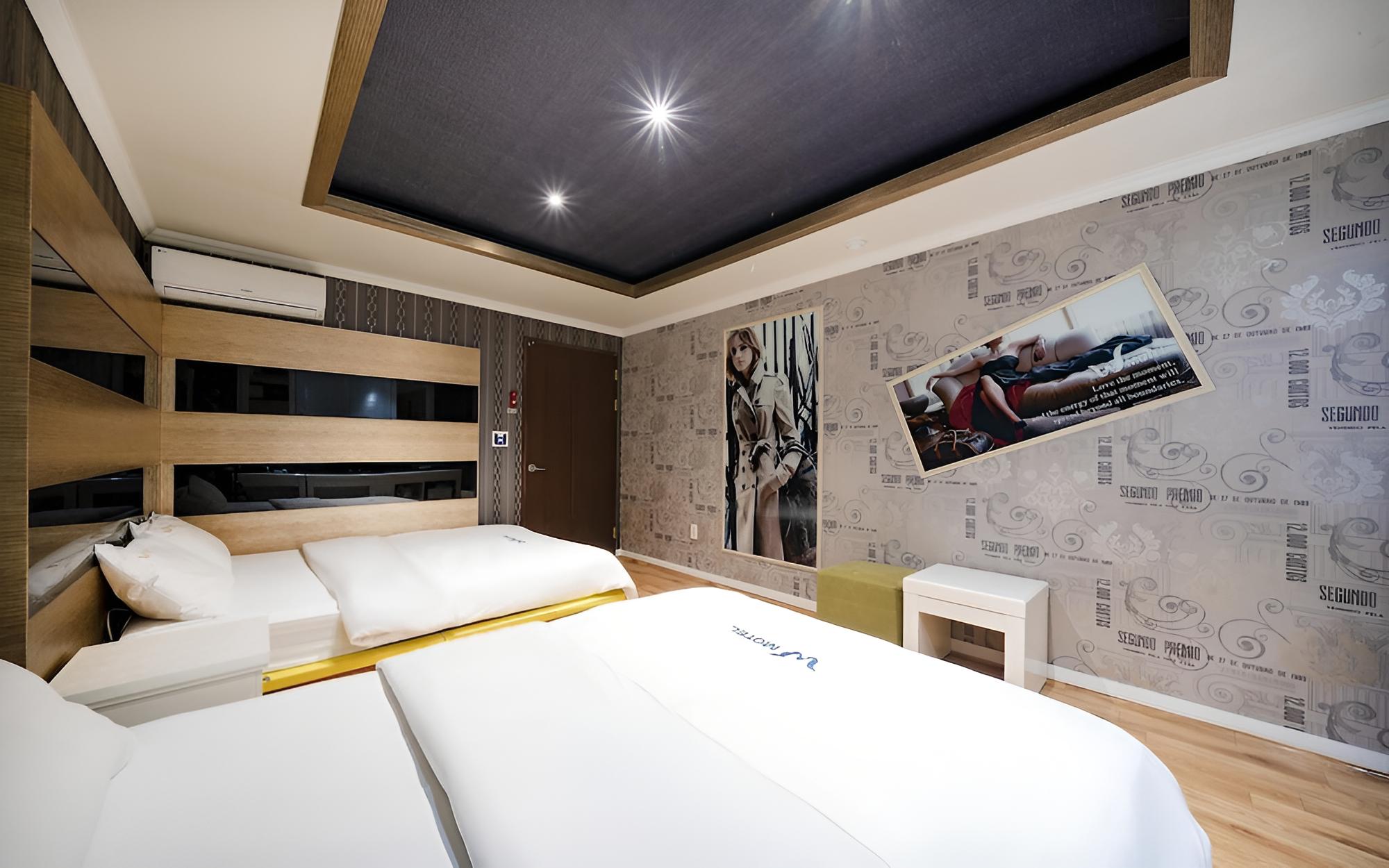 Room (Deluxe room (two beds queen + queen N) - Photo 4