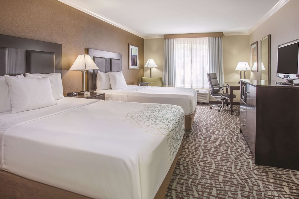 Room, 2 Queen Beds, Non Smoking - Photo 1