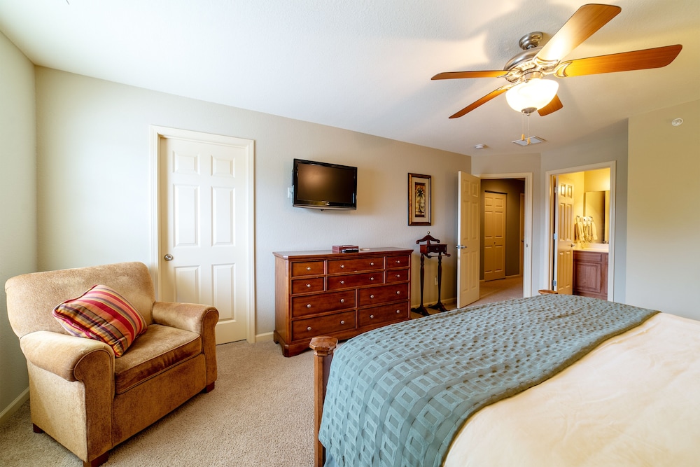 Exclusive Townhome, 5 Bedrooms, Jetted Tub, Resort View photo 3