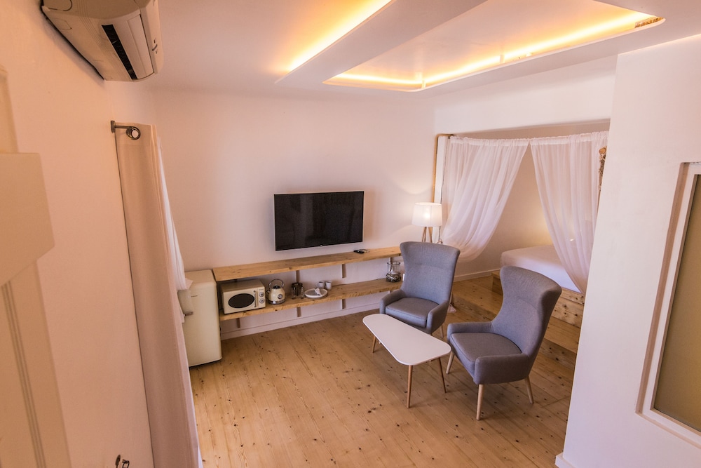 PROVATAS Suite Sea View with Outdoor Jacuzzi