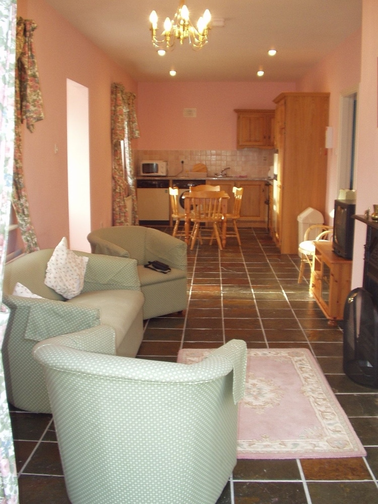 Traditional Cottage, 3 Bedrooms photo 1