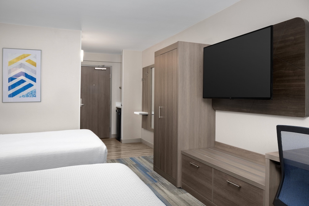 Standard Room, 2 Queen Beds photo 1
