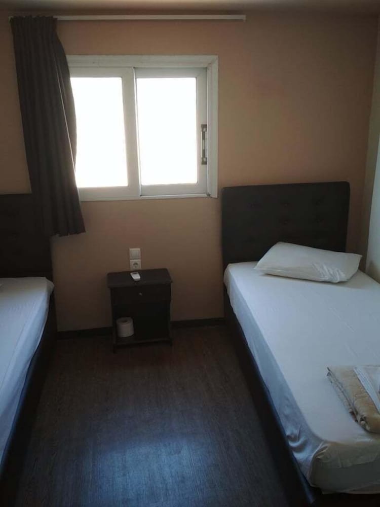 Basic Twin Room photo 2