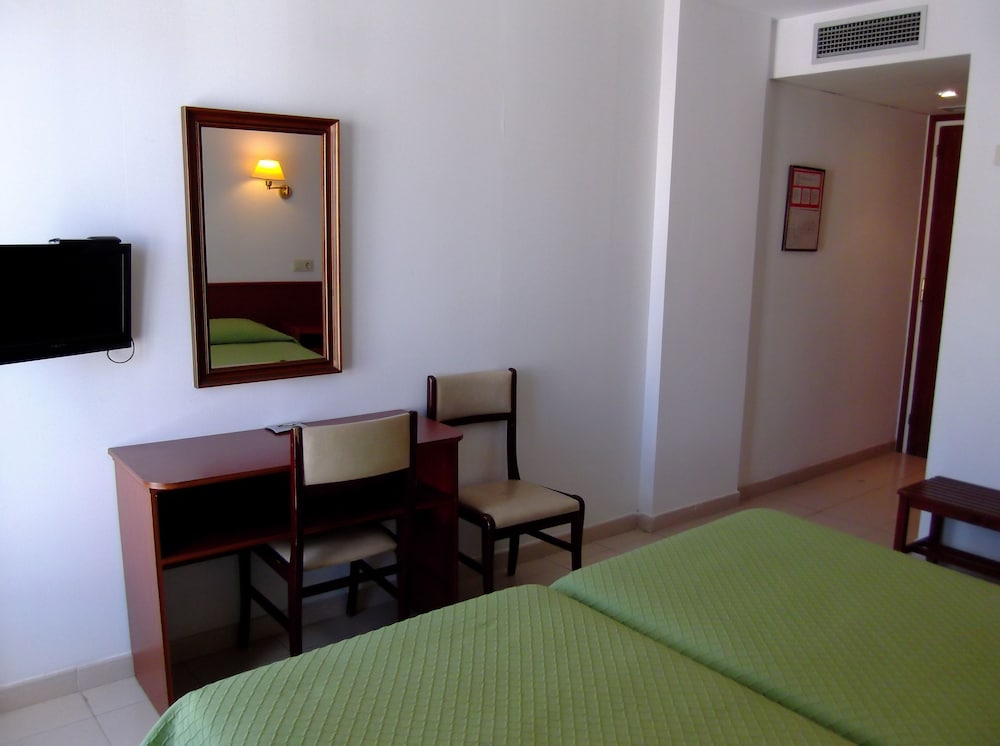 Double or Twin Room - Photo 3