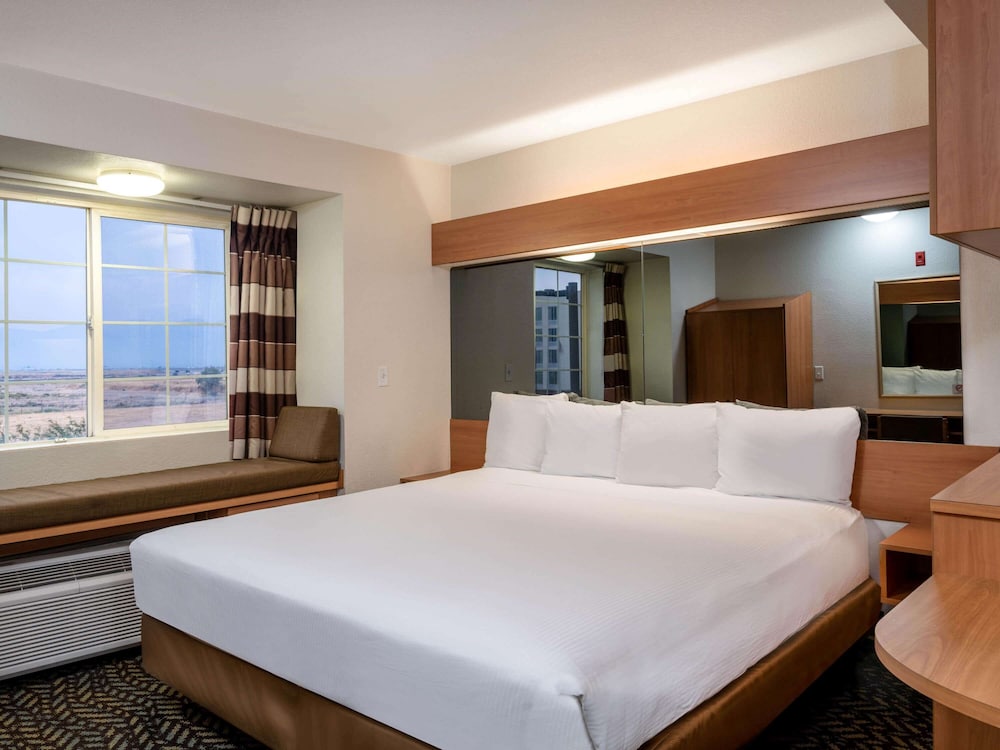 Studio Suite, 1 King Bed, Non Smoking - Photo 4