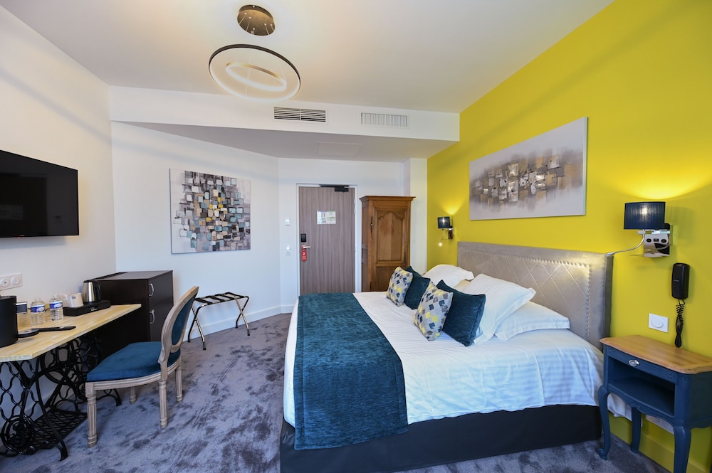 Deluxe Room - Photo 9