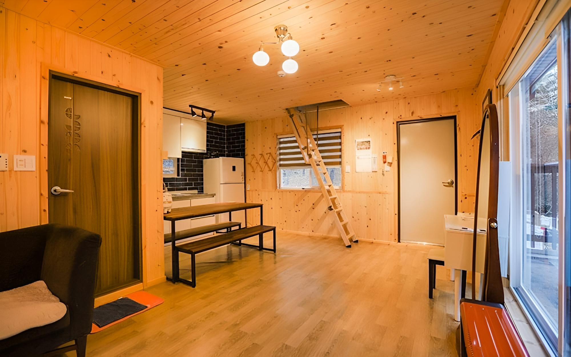 Room (Violet 2F (Unshared House Duplex)) photo 1