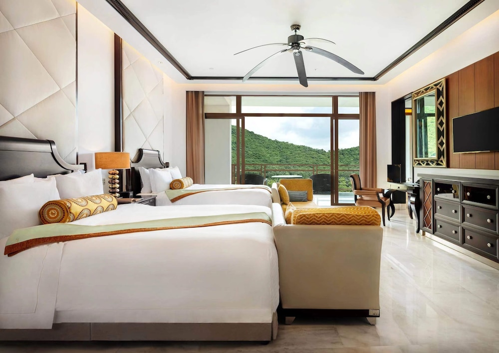 Grand Room, 2 Queen Beds, Smoking, Harbor View - Photo 5