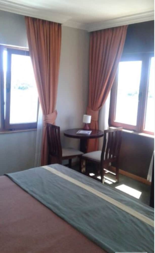 Standard Twin Room - Photo 2