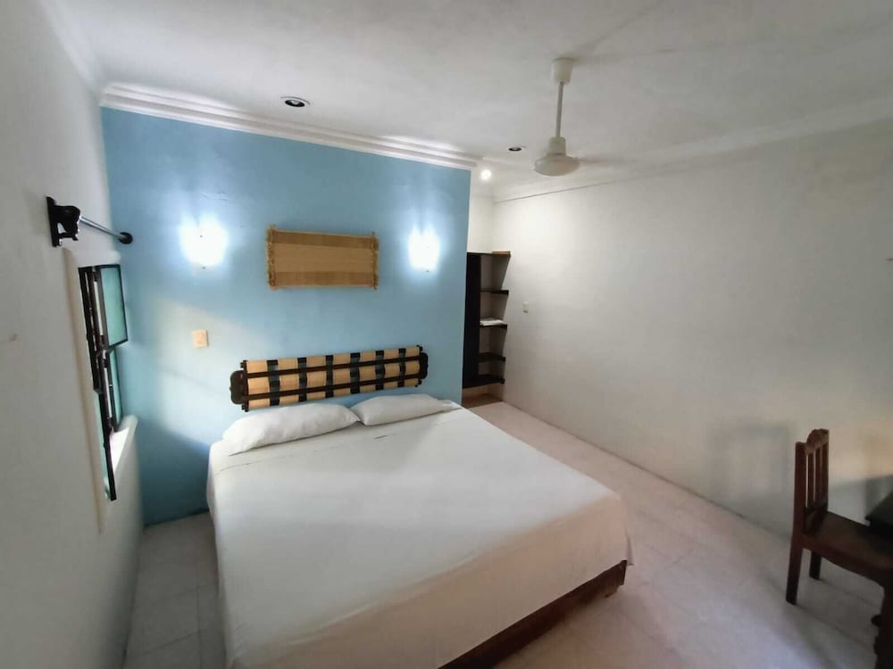 Standard Room, 1 King Bed photo 1