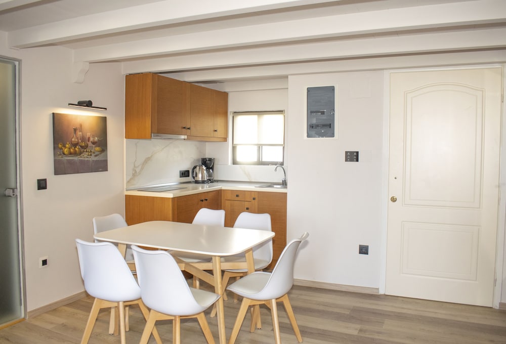 Duplex, 1 Bedroom, Balcony thumbnail 6