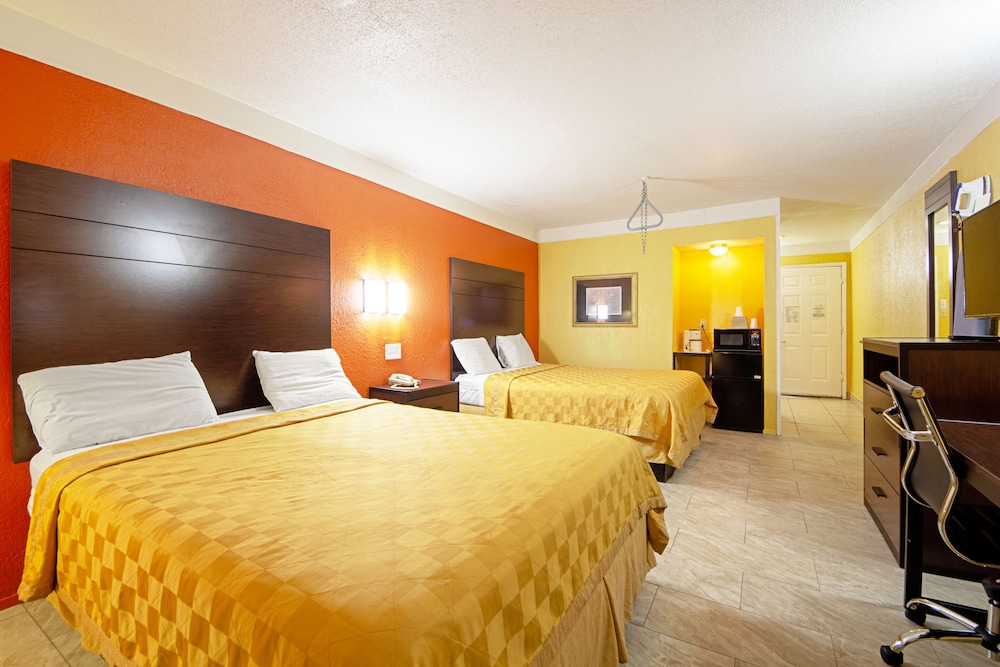Standard Room, 2 Queen Beds, Smoking photo 1