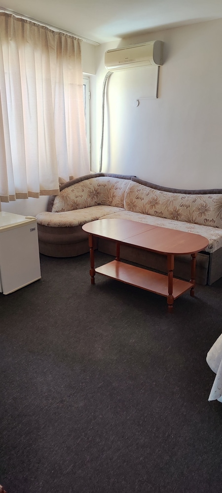 Basic Studio Suite, Balcony, Pool View