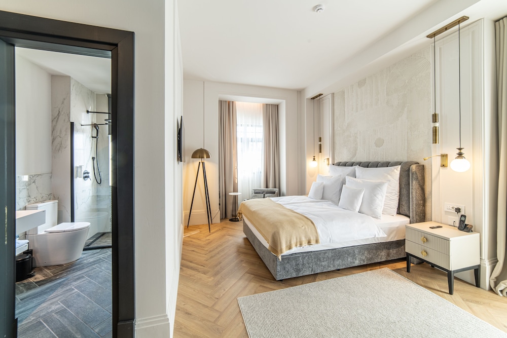 Single Room, 1 Queen Bed