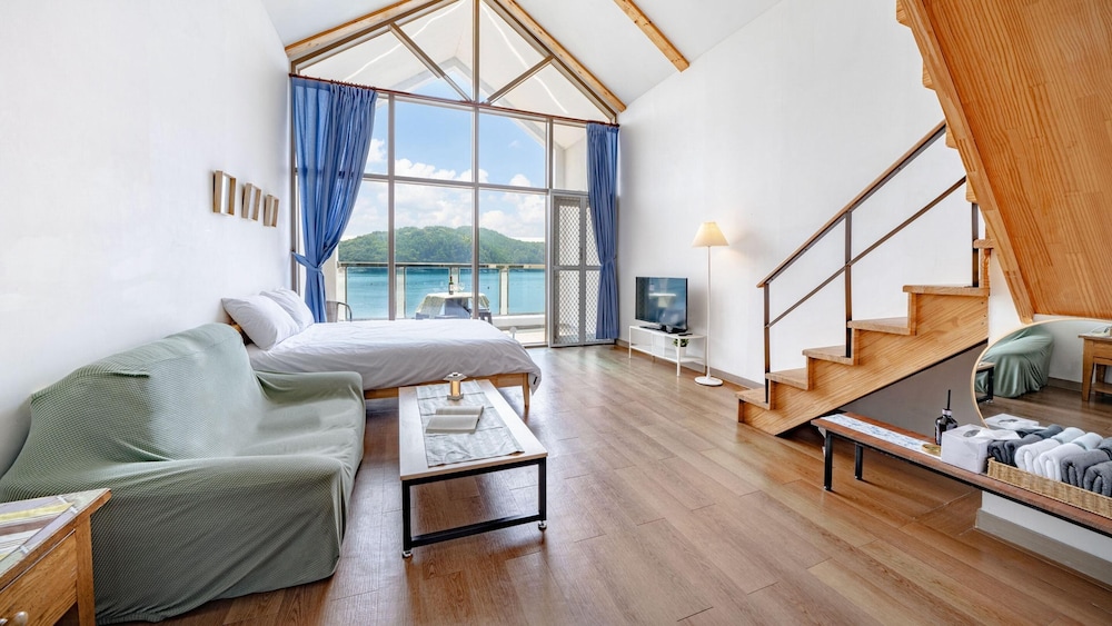 Basic Room, 1 Bedroom (203 (Oceanview)) - Photo 14