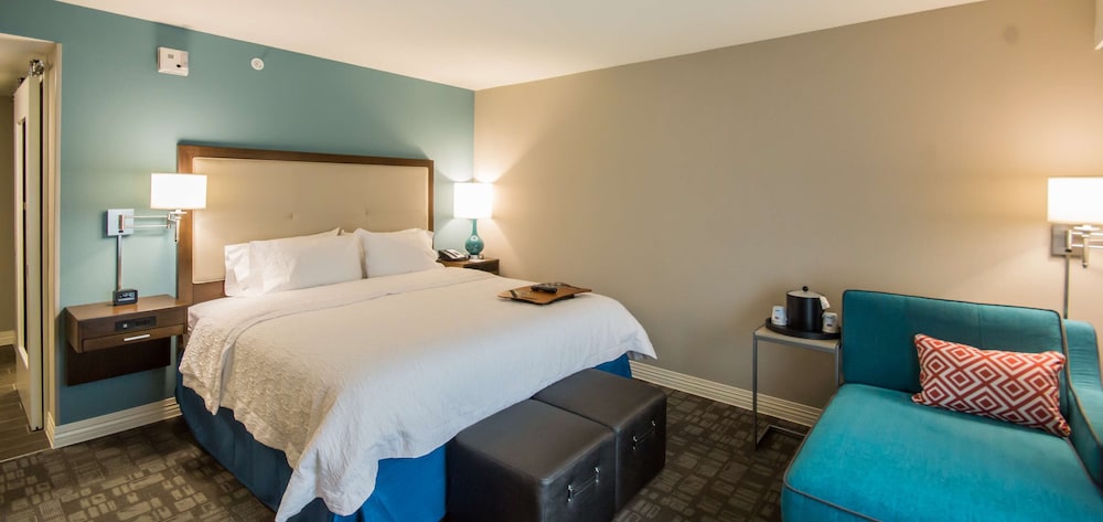 Room, 2 Queen Beds, Accessible, Bathtub