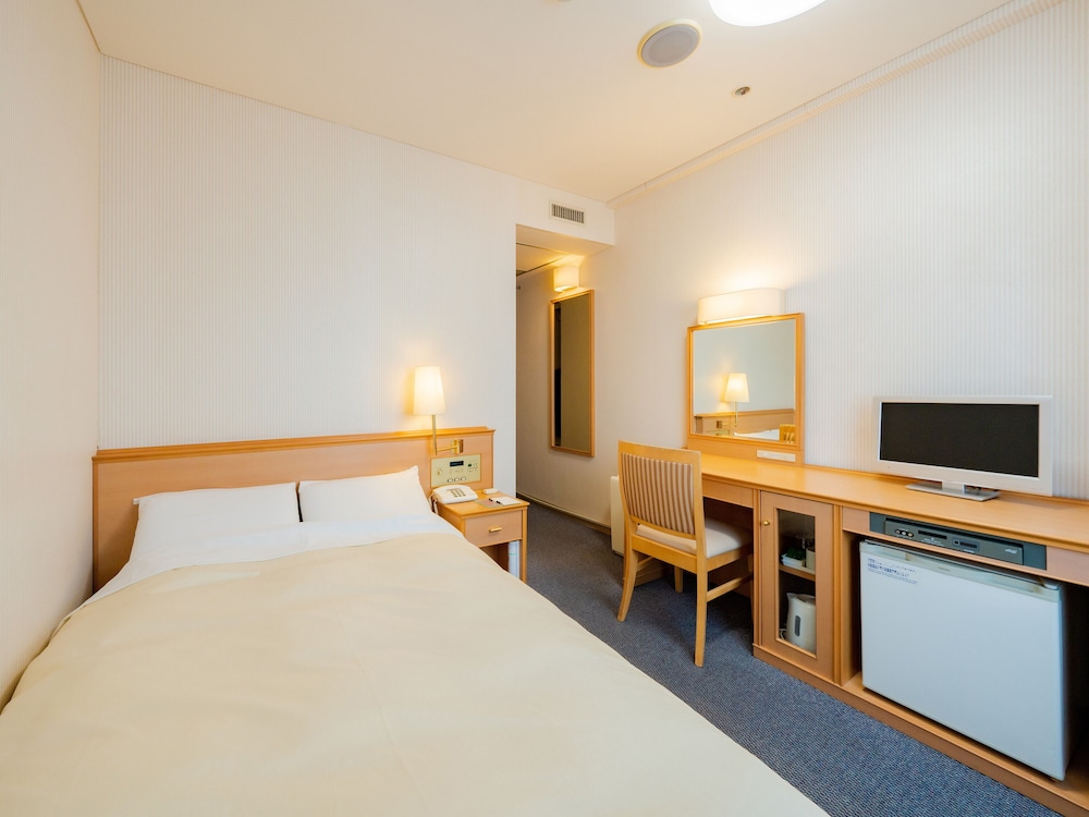 Semi-double Room, Smoking