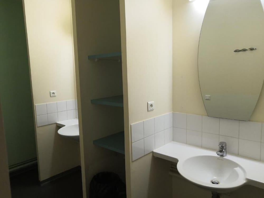Twin Room, Private Bathroom - Photo 3