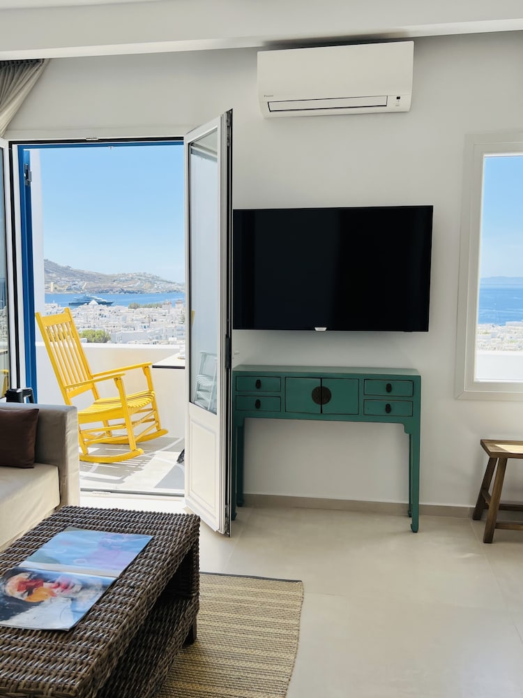 Deluxe Suite, Sea View - Photo 3
