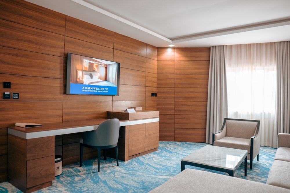 Executive Suite, City View