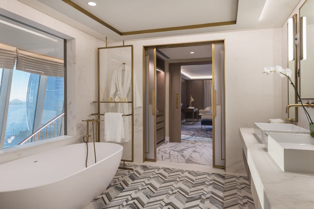 Presidential Suite thumbnail 6