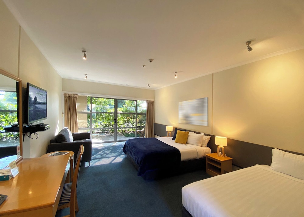 Triple Room, Multiple Beds, Roll-in Shower