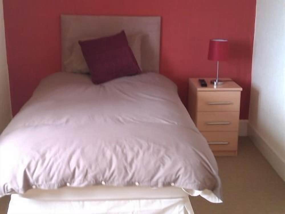 Single Room, Private Bathroom