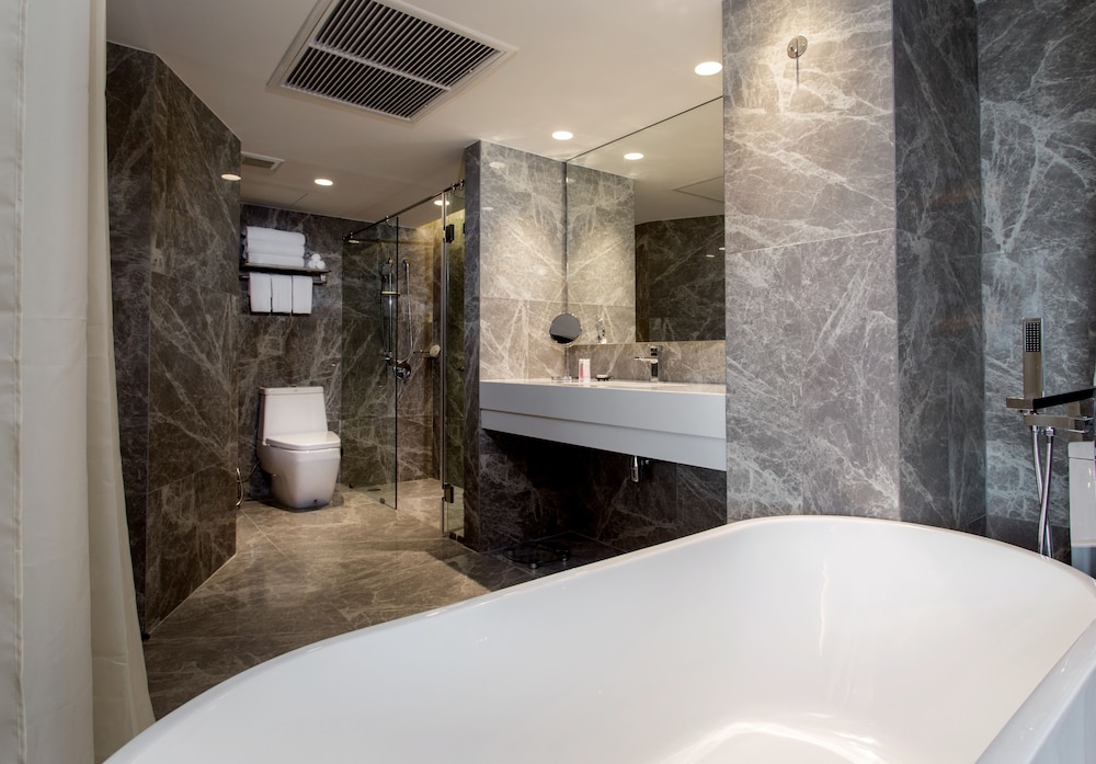 Premier Suite, 1 King Bed, River View