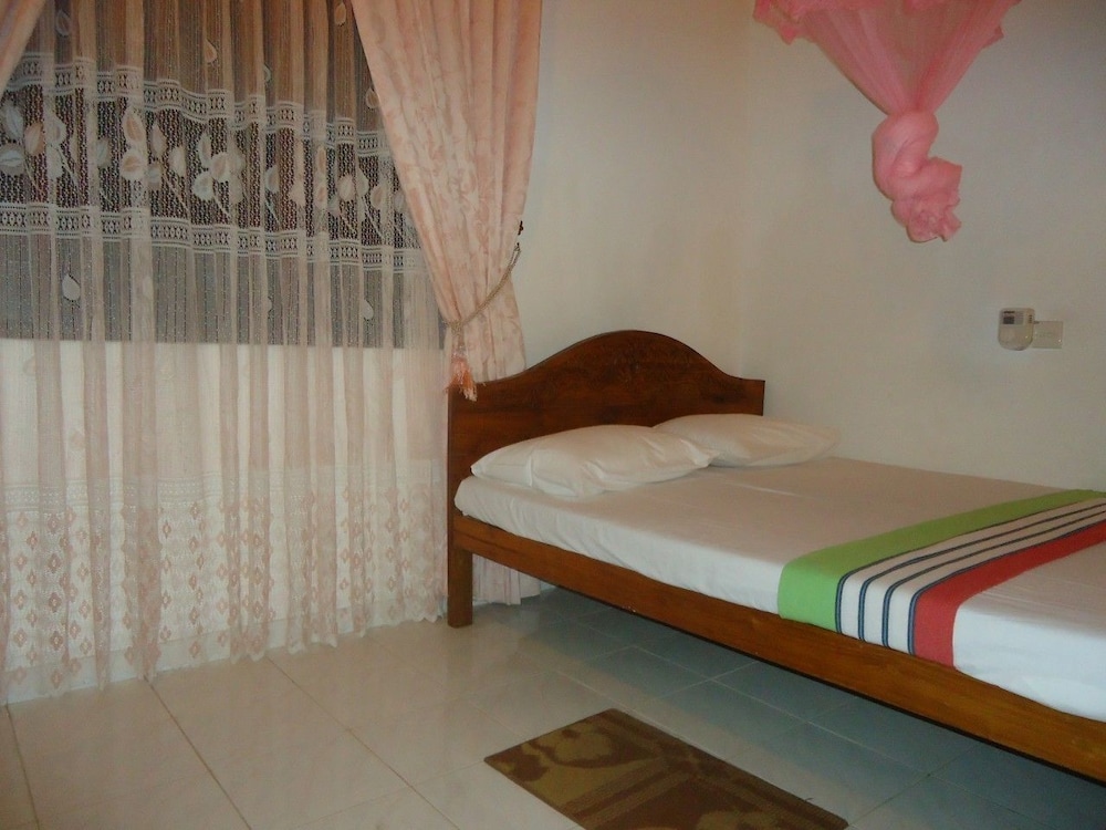 Basic Double Room, 1 Bedroom, Garden View