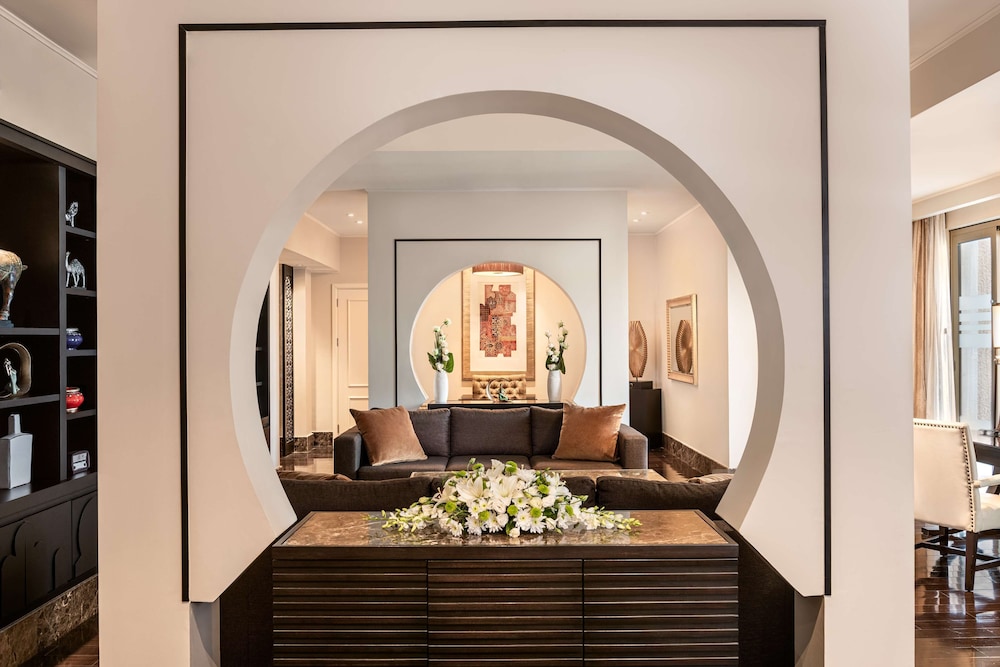Two Bedroom Royal Suite, Evening Drinks & Canapes Section, Free Shuttle To Public Beach