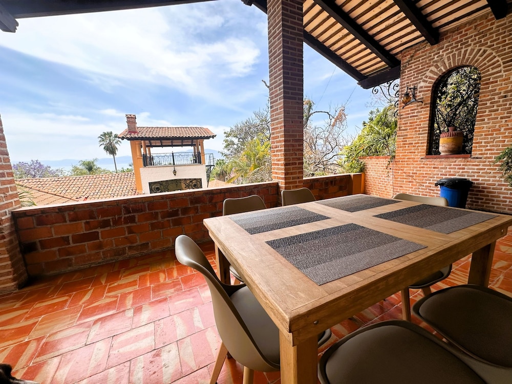 Villa, Smoking photo 2